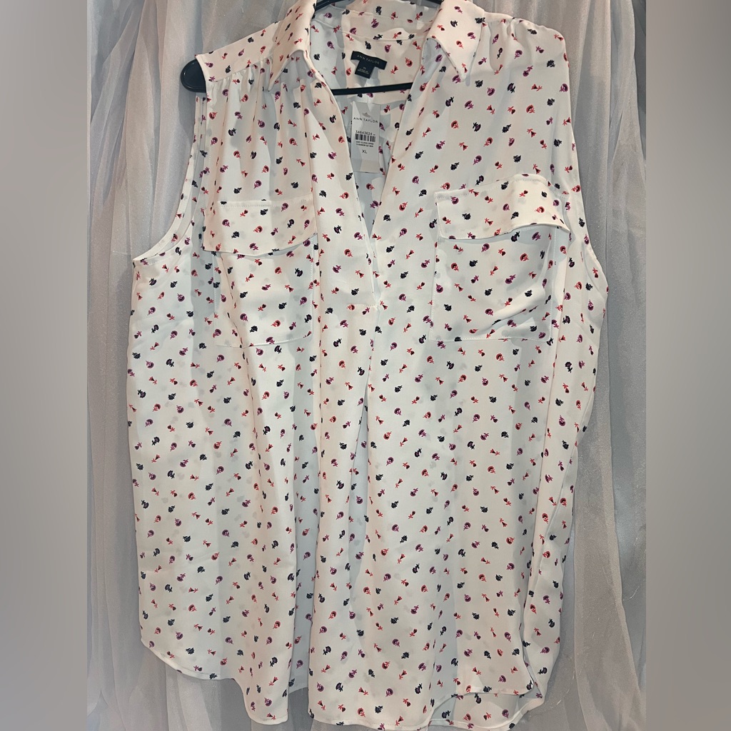White Ann Taylor Sleeveless Blouse With Flowers